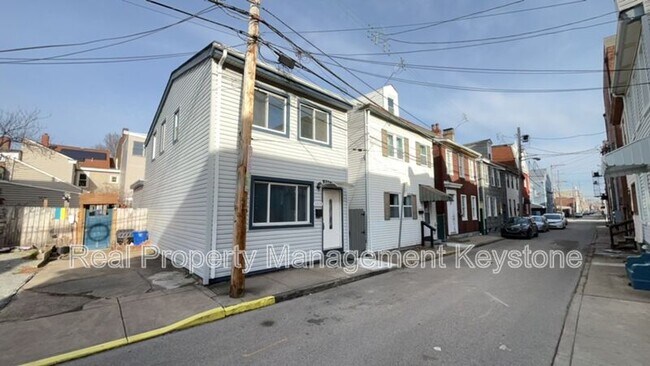 Building Photo - 1715 Larkins Wy