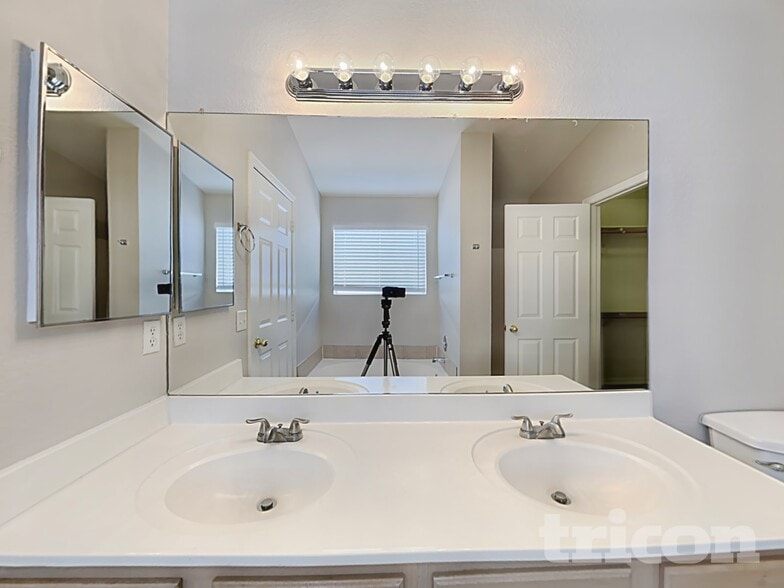 Building Photo - 423 N Shaylee Ln