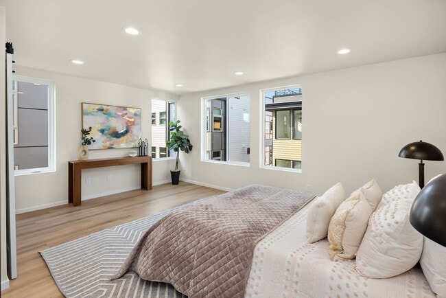 Building Photo - New Ballard Townhome