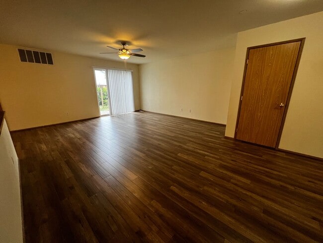 Building Photo - DuPont 2365 SF 3 bedroom plus loft home.