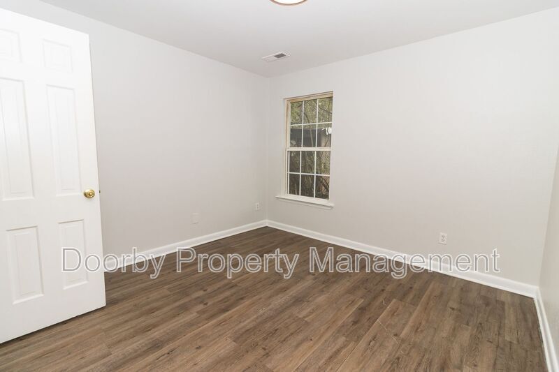 Building Photo - 1446 Bradt St