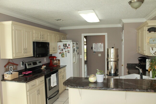 Building Photo - 63 Norwich Cir