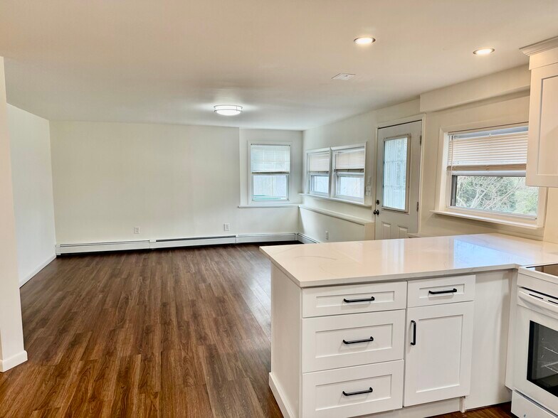 Building Photo - 59 Longdale Rd