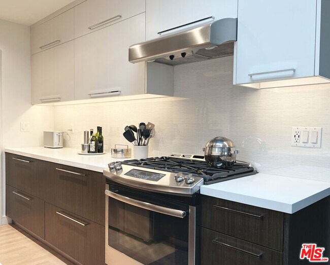 Building Photo - 2707 Westwood Blvd