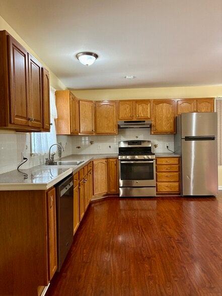 Building Photo - 42 Primrose St