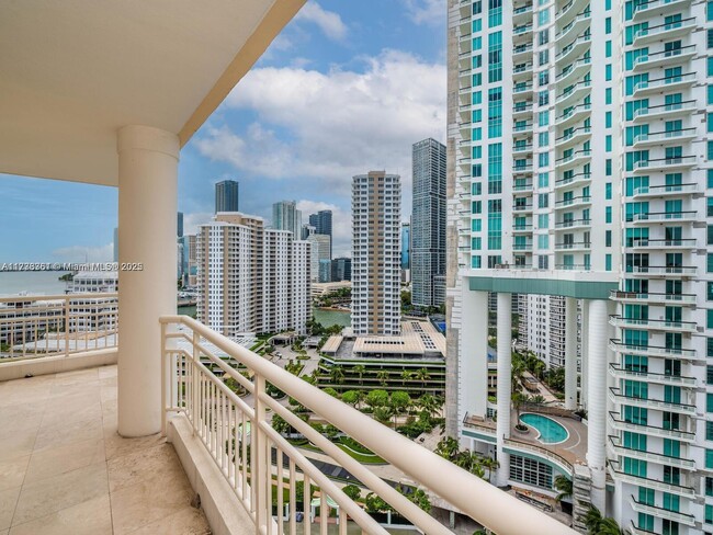 Building Photo - 888 Brickell Key Dr