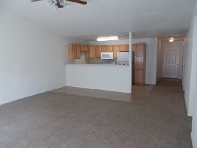 Building Photo - Cozy 2 Bedroom,  2 Bathroom Duplex!