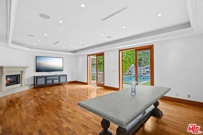 Building Photo - 9033 Cresta Dr