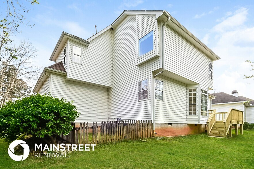 Building Photo - 180 Carriage Chase