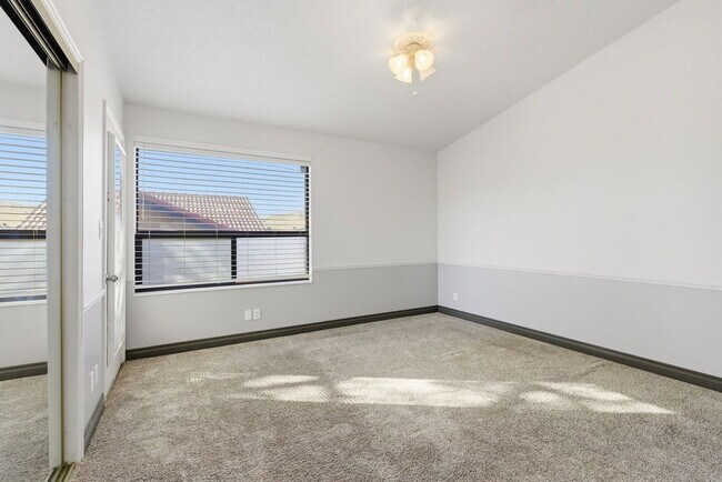 Building Photo - 161 W 950 S