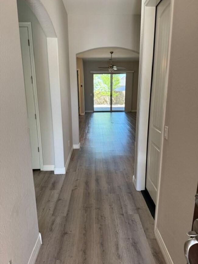 Building Photo - 5632 N Teaberry Ln