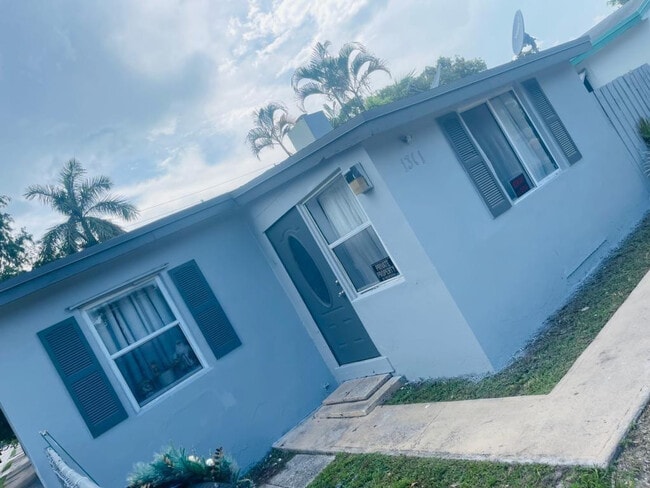 Building Photo - 1301 NW 3rd Ave