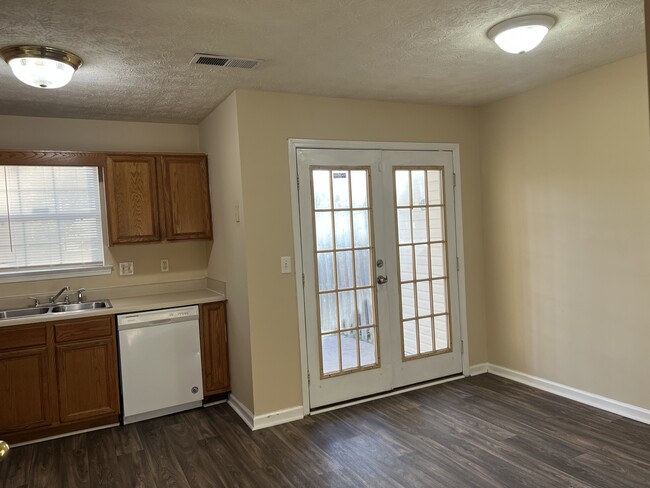 Building Photo - 5974 Sherwood Trace