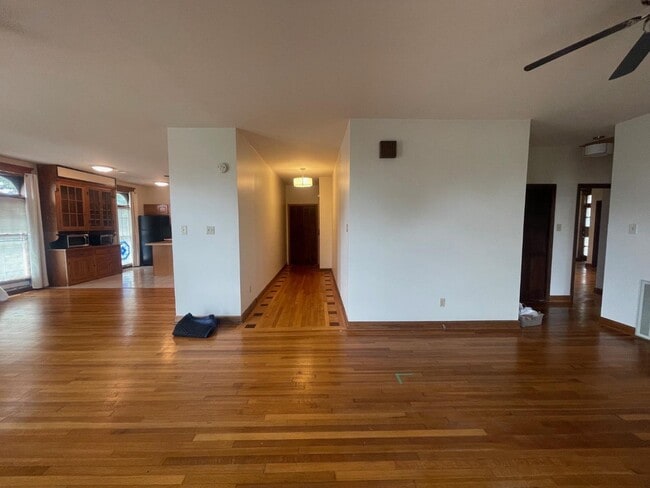 Building Photo - 4611 Woodlawn Dr