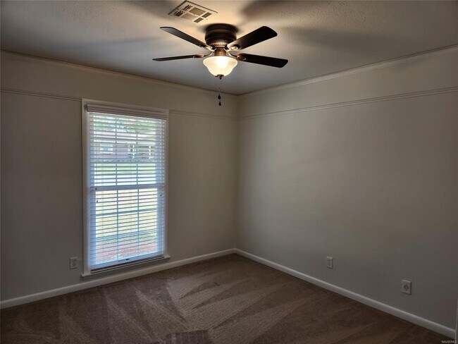 Building Photo - 628 Shadow Ln