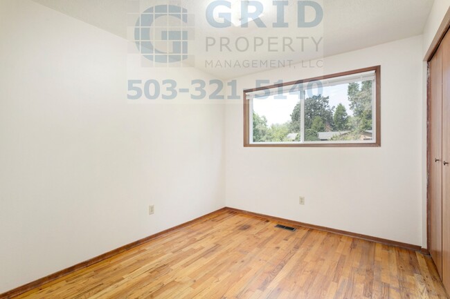 Building Photo - 3 Bedroom Ranch in Milwaukie