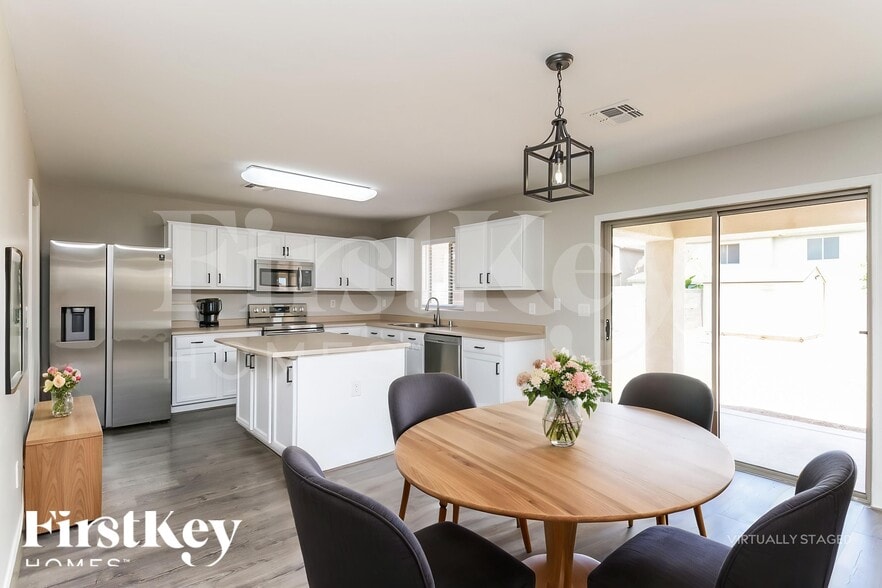 Building Photo - 1168 W Desert Basin Dr