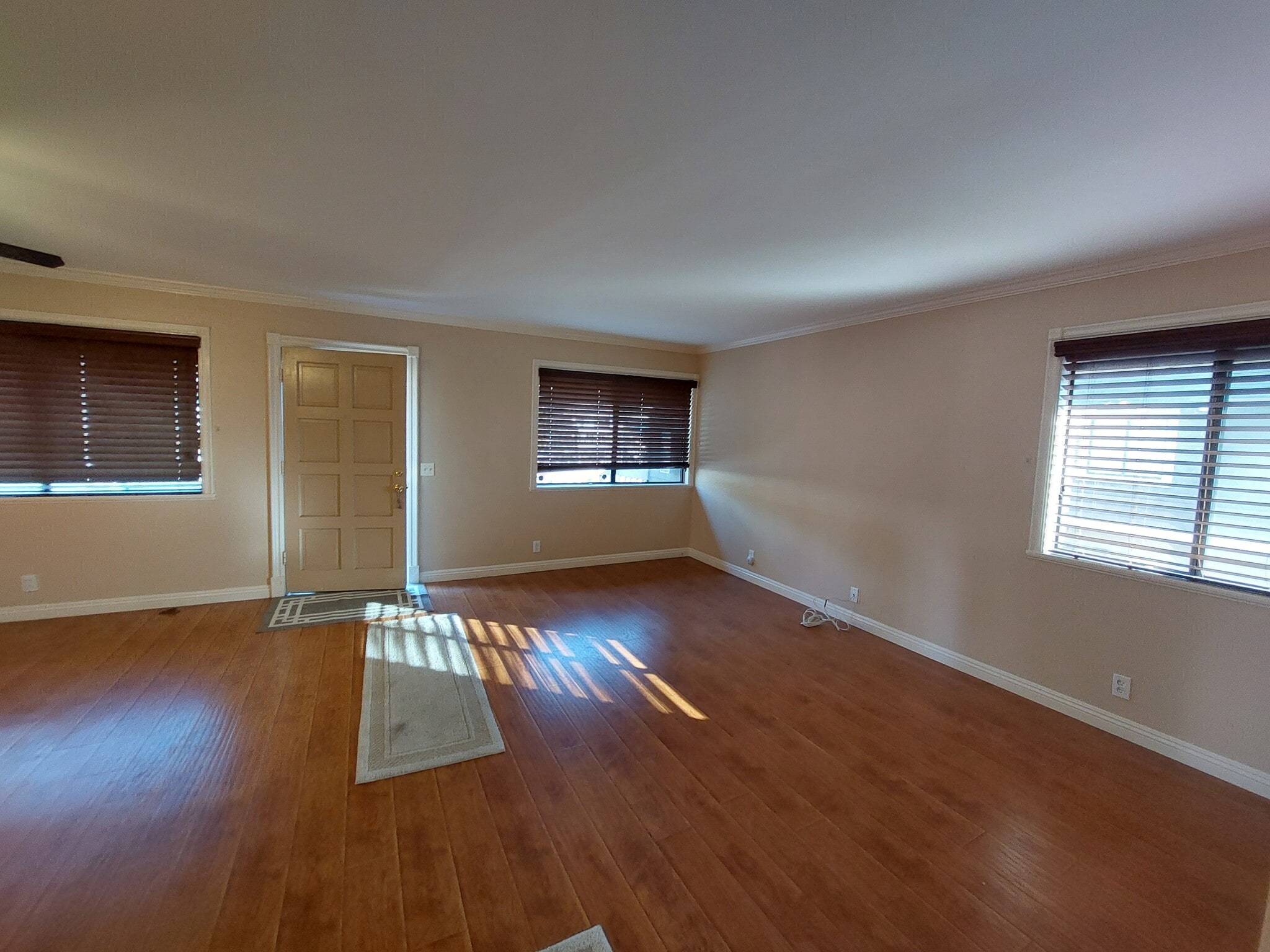 Building Photo - 927 S Downey Pl