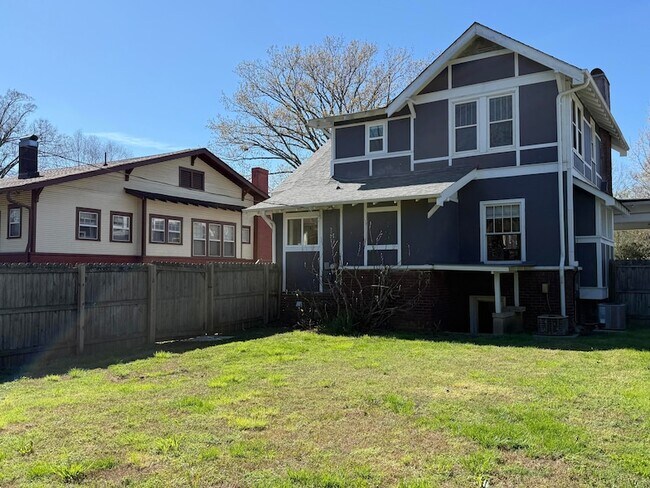 Building Photo - 206 Eveningside Dr