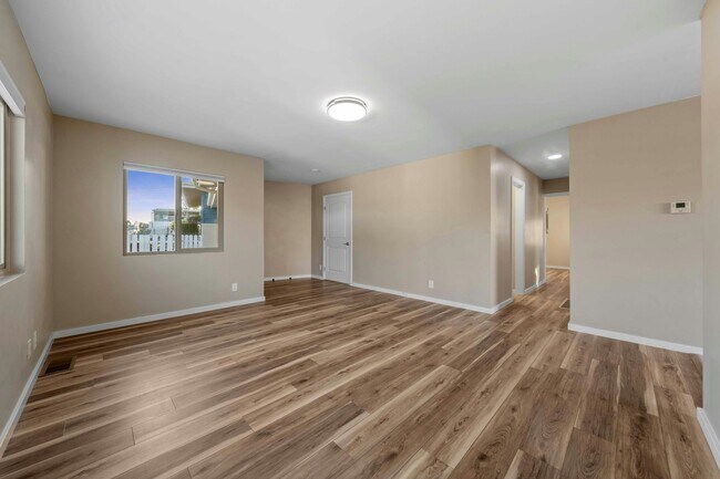 Building Photo - 2039-41 Bonita St