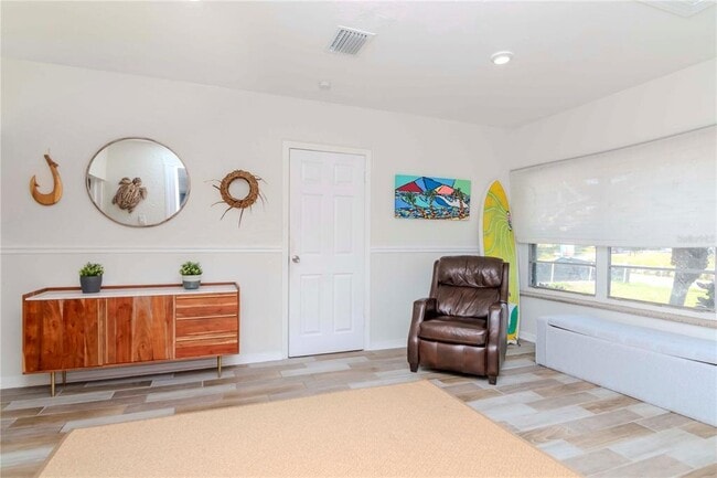 Building Photo - 1528 W River Shore Way