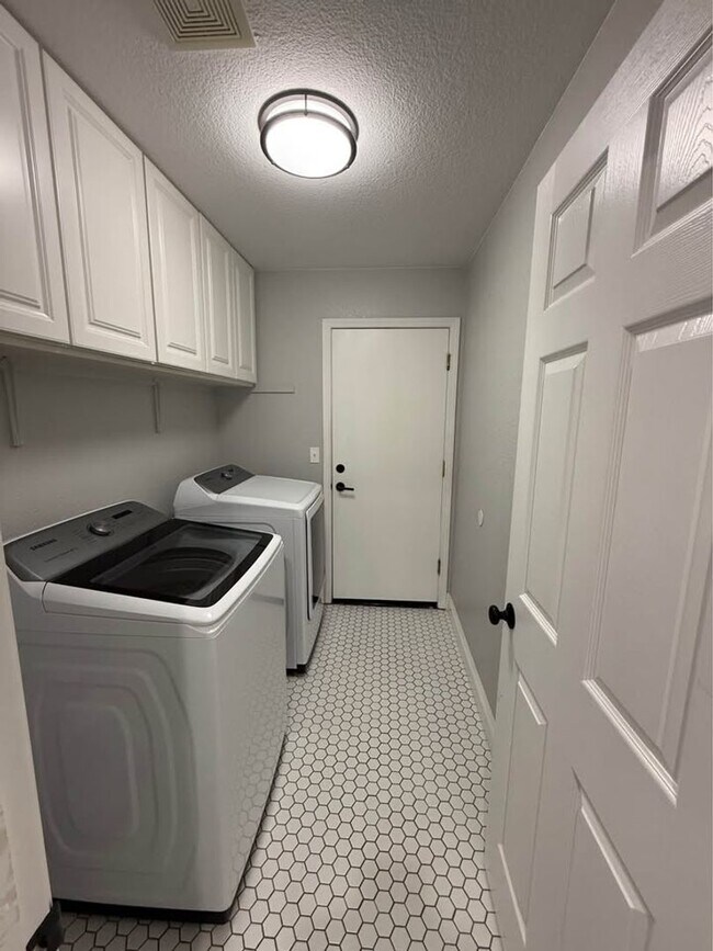 Building Photo - Beautiful Home for Rent – Mather, CA