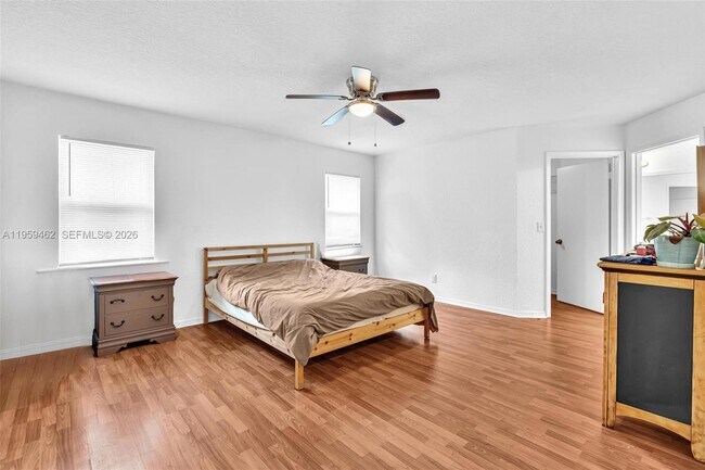 Building Photo - 2927 Bogota Ave