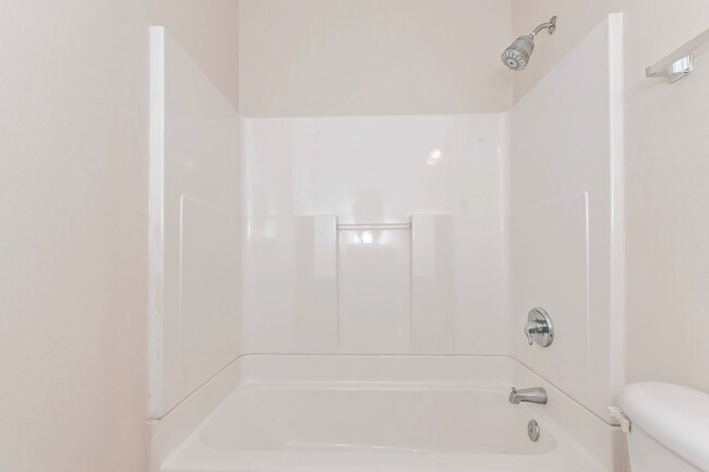 Building Photo - LEASING INCENTIVE!!!!!Gorgeous 3 Bed Townh...