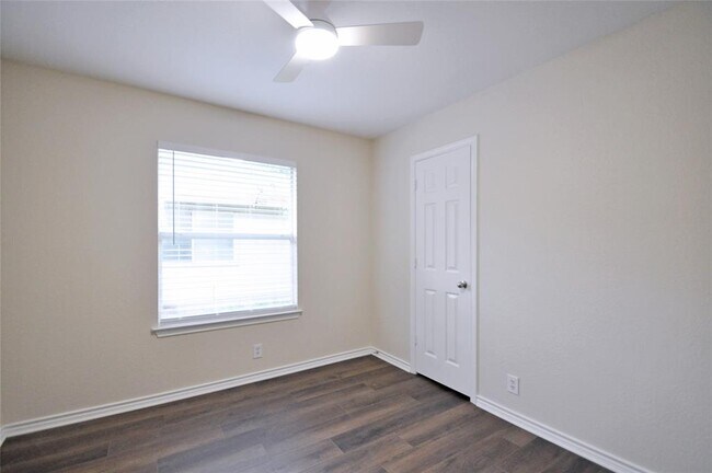 Building Photo - 13350 Water Oak Ln