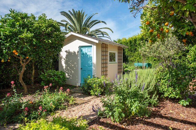 Building Photo - Spacious 3bd/2.5bth Remodeled Mesa Home!