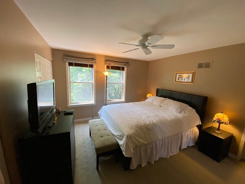 Master Bedroom - 1336 W Fillmore St