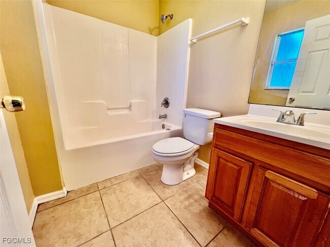 Building Photo - 1104 Bermar St