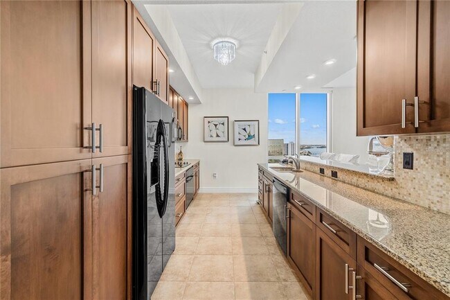 Building Photo - 331 Cleveland St