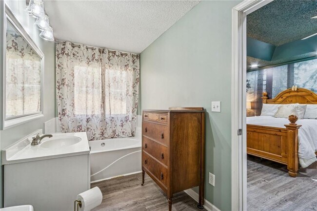 Building Photo - 1212 Torrey Pl SE