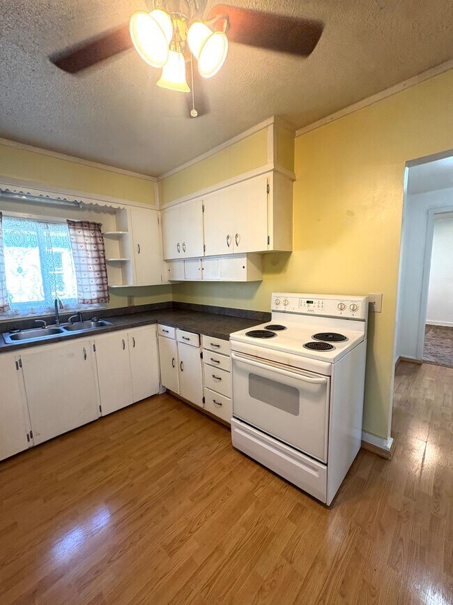 Building Photo - 309 S 33rd St