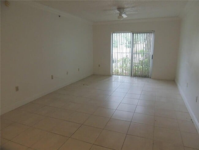 Building Photo - 9905 Westwood Dr