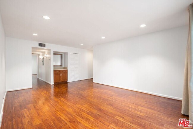 Building Photo - 4732 Park Granada
