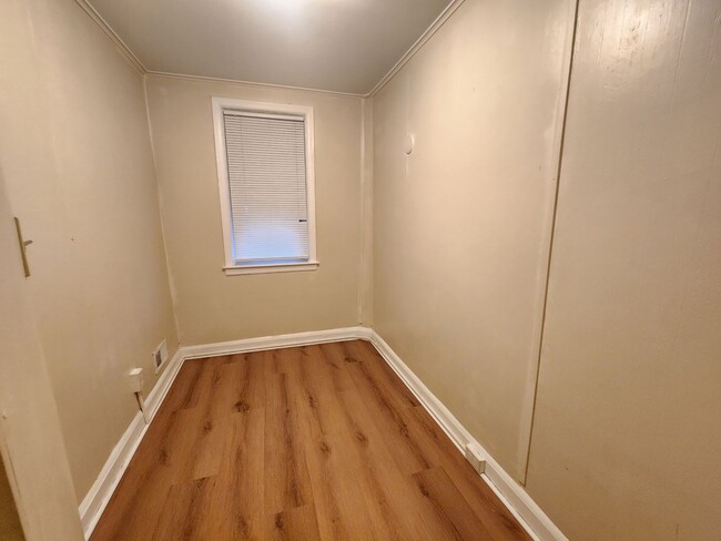 Building Photo - West Baltimore 2.5 Bedroom 1.5 Bathroom To...