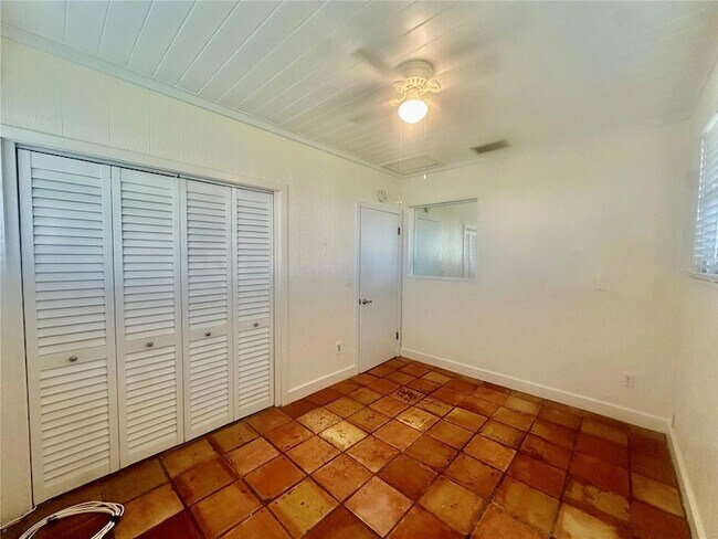 Building Photo - 1105 N Lake Otis Dr SE