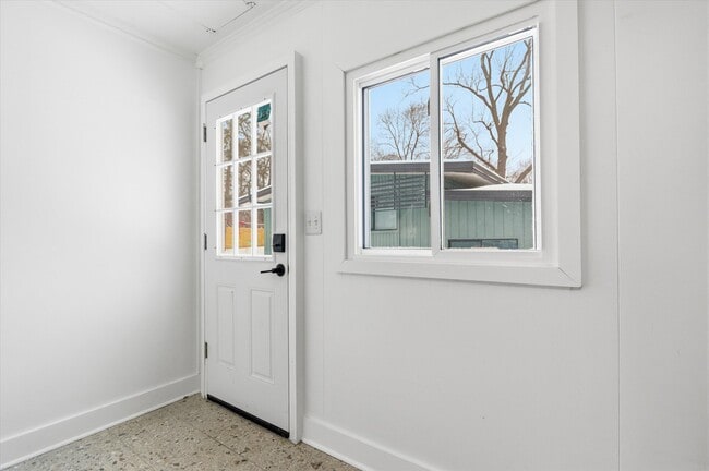 Building Photo - 2029 Ferdon Rd