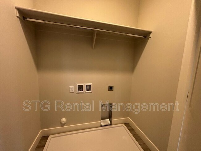 Building Photo - 983 S 4380 W