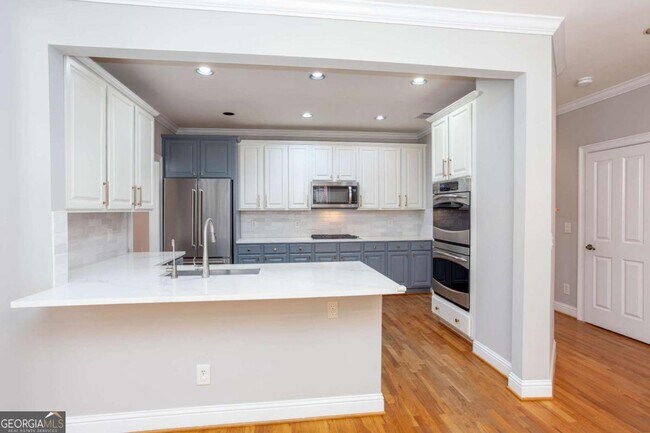 Building Photo - 3206 Windsor Lake Dr NE