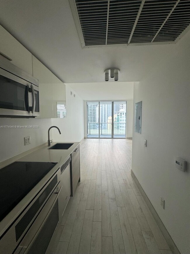 Building Photo - 1300 Brickell Ave