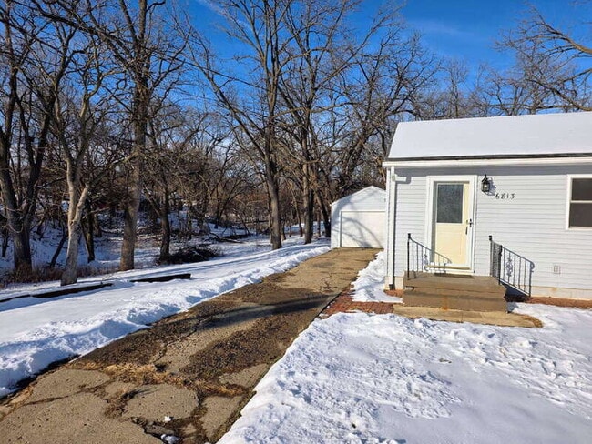 Building Photo - 6813 Urbandale Ave