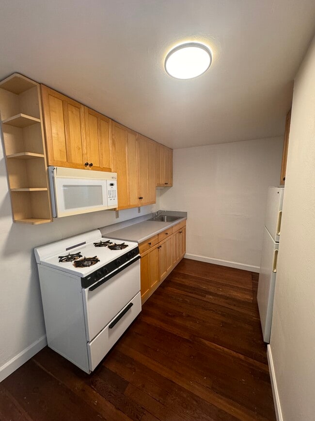 Building Photo - 201 H St