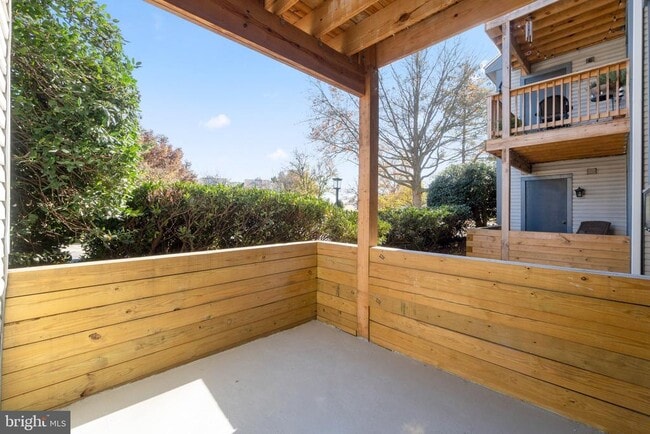 Building Photo - 6923 Victoria Dr