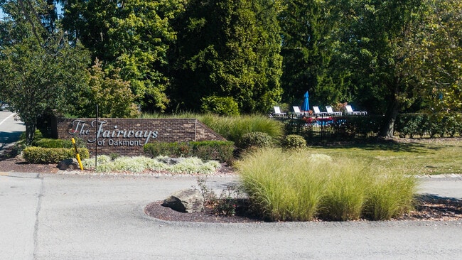 Building Photo - 804 Fairways Dr