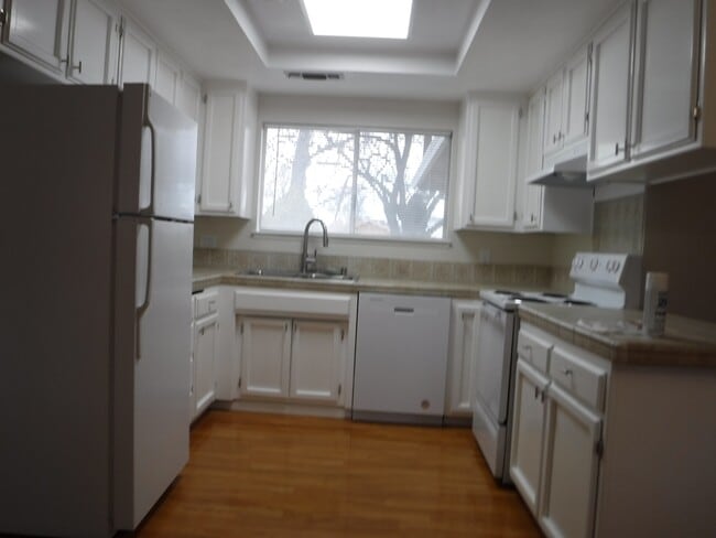 Building Photo - 1144 Robert Dr