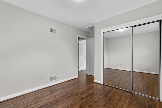 Building Photo - 4 Bed 3 Bath - Takoma Park Split Level - Move In Ready