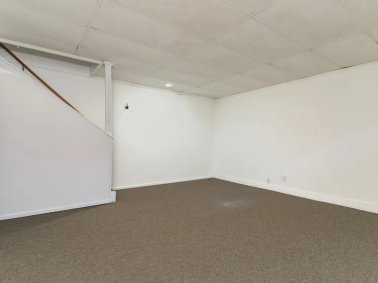 Building Photo - 913 S Linden St